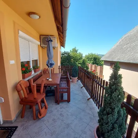 Fenyves Vendeghaz Ferienhaus *