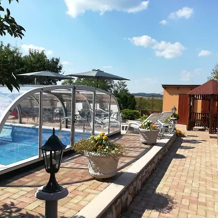 Fenyves Vendeghaz Ferienhaus *